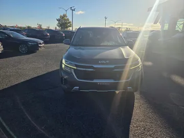 2024 Kia Seltos - image 2