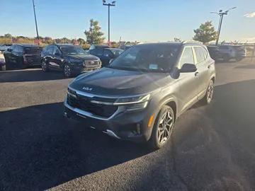2024 Kia Seltos - image 3