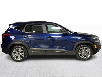 2024 Kia Seltos - image 2