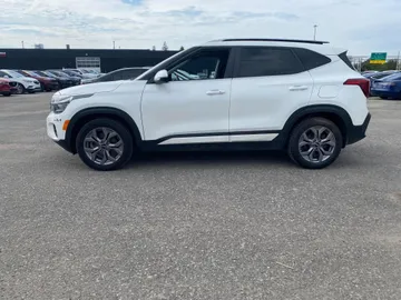 2024 Kia Seltos - image 4