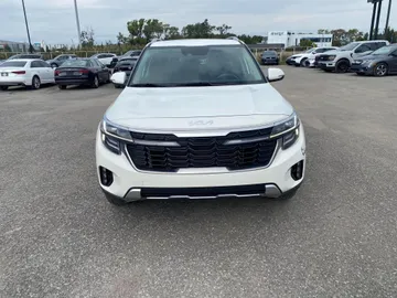 2024 Kia Seltos - image 2