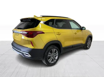 2023 Kia Seltos - image 15