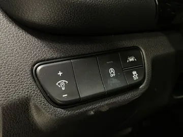 2023 Kia Seltos - image 27