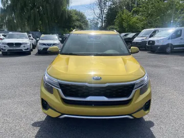 2021 Kia Seltos - image 2