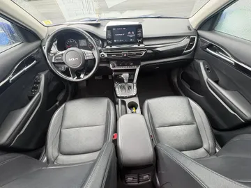 2022 Kia Seltos - image 9