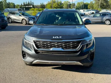 2023 Kia Seltos - image 2