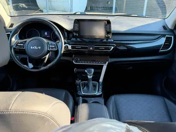 2023 Kia Seltos - image 9