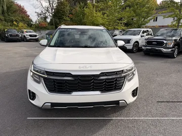 2024 Kia Seltos - image 2