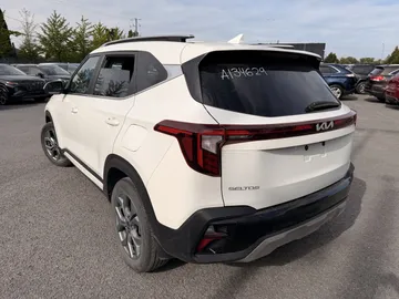 2024 Kia Seltos - image 3