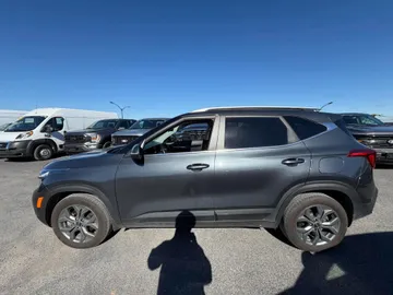 2024 Kia Seltos - image 4