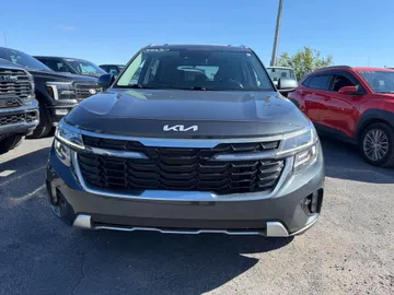 2024 Kia Seltos - image 2