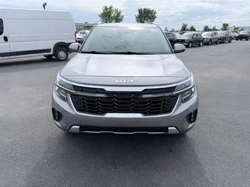 2024 Kia Seltos - image 2