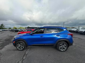 2024 Kia Seltos - image 4