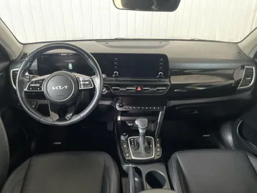 2024 Kia Seltos - image 4