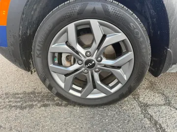 2024 Kia Seltos - image 7