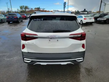2023 Kia Seltos - image 7