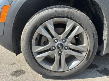 2021 Kia Seltos - image 7