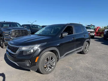 2023 Kia Seltos - image 3