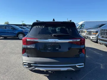 2023 Kia Seltos - image 6