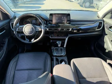 2023 Kia Seltos - image 9