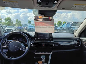 2023 Kia Seltos - image 9