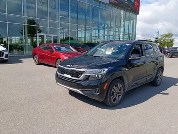 2023 Kia Seltos - image 3