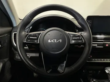 2023 Kia Seltos - image 24