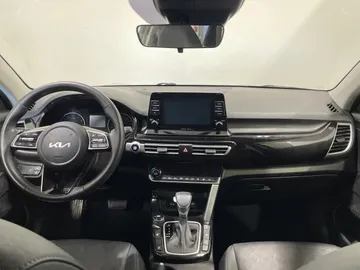 2023 Kia Seltos - image 4