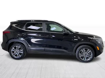 2023 Kia Seltos - image 2