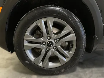 2023 Kia Seltos - image 7