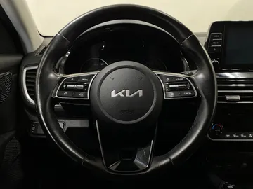 2023 Kia Seltos - image 24