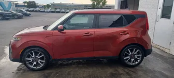 2020 Kia Soul - image 4