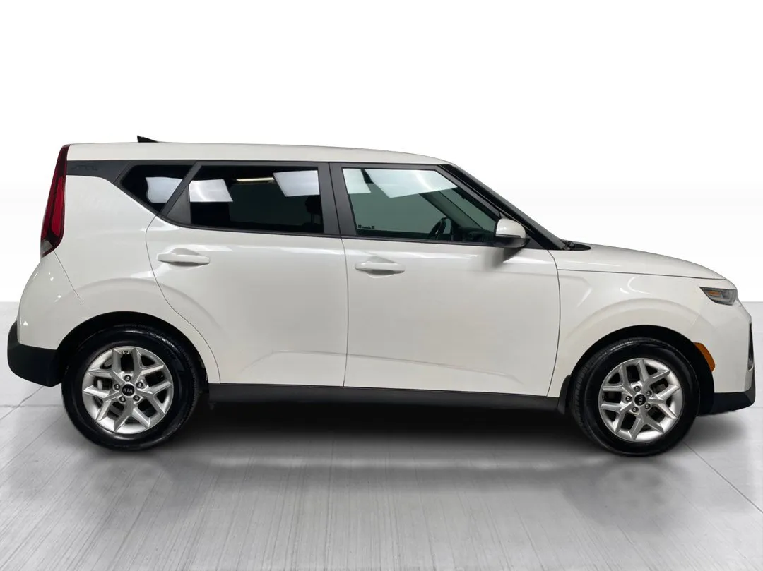 2021 Kia Soul — photo 2
