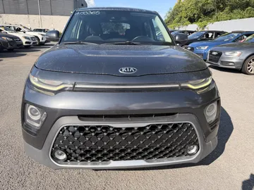 2020 Kia Soul - image 2