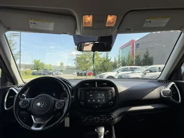 2020 Kia Soul - image 7
