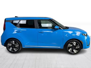 2023 Kia Soul - image 2