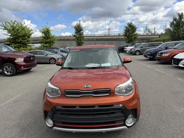 2017 Kia Soul - image 2