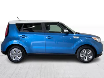 2018 Kia Soul EV - image 2