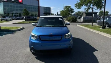 2018 Kia Soul EV - image 2