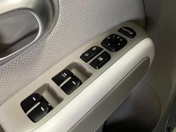 2018 Kia Soul EV - image 20