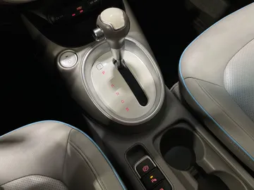 2018 Kia Soul EV - image 23