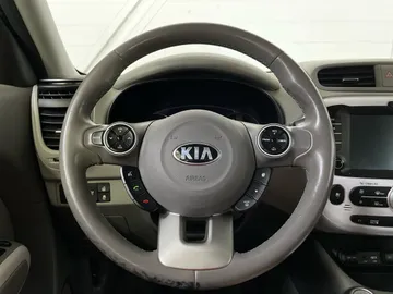 2019 Kia Soul EV - image 17