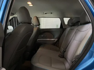 2019 Kia Soul EV - image 15