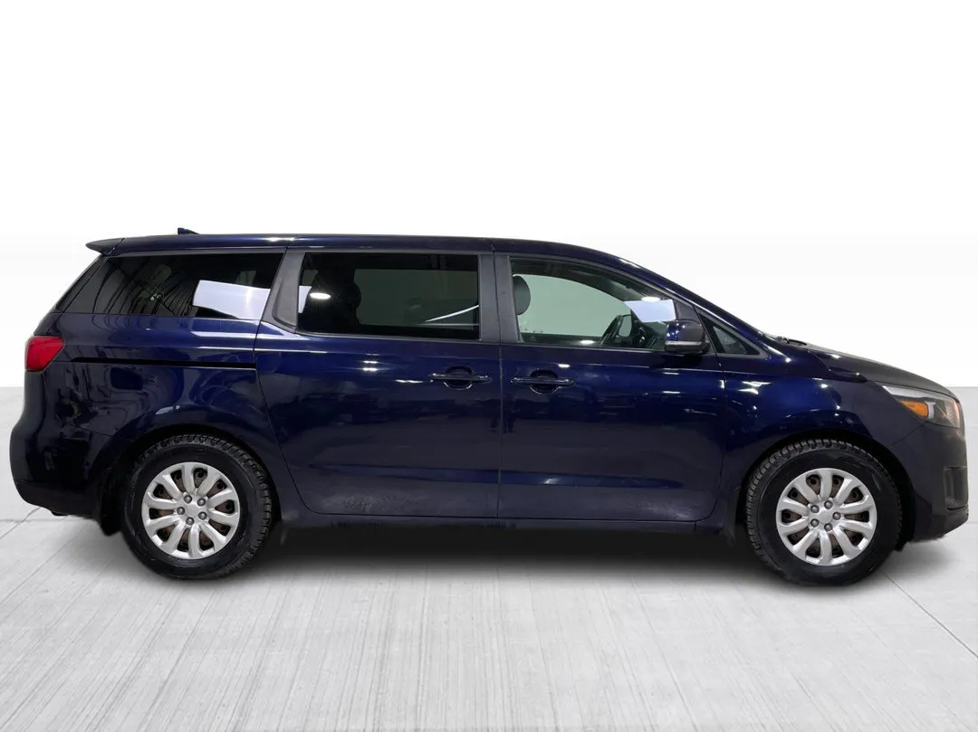 2018 Kia Sedona — photo 2