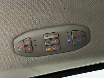 2018 Kia Sedona - image 26