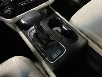 2018 Kia Sedona - image 23