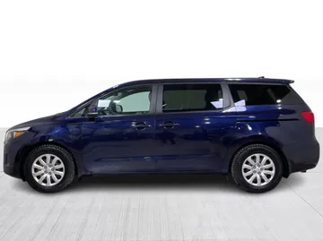 2018 Kia Sedona - image 9