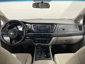2018 Kia Sedona - image 4