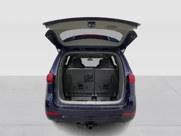 2018 Kia Sedona - image 12