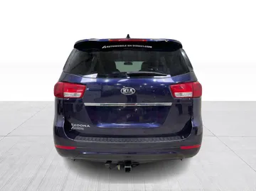 2018 Kia Sedona - image 11